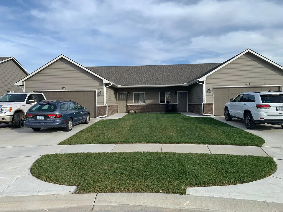 5256 N Cypress Cir