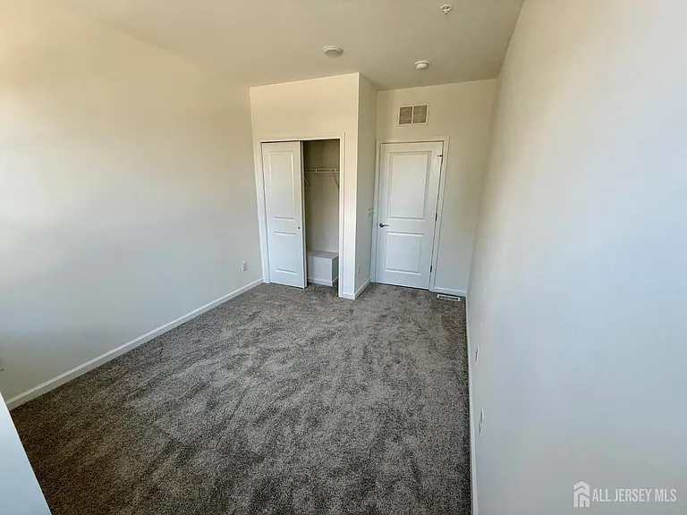 400 Willow Ave #405 — Photo 8