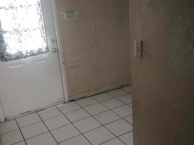 2324 S Brown Ave — Photo 6