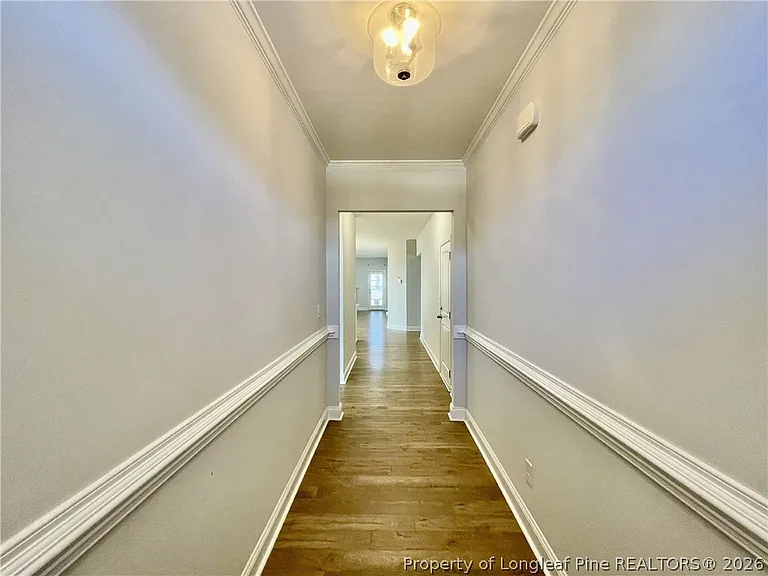279 Cromwell Ct — Photo 2