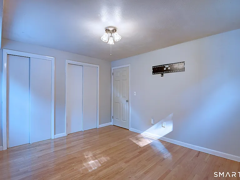58 Elizabeth Dr — Photo 16