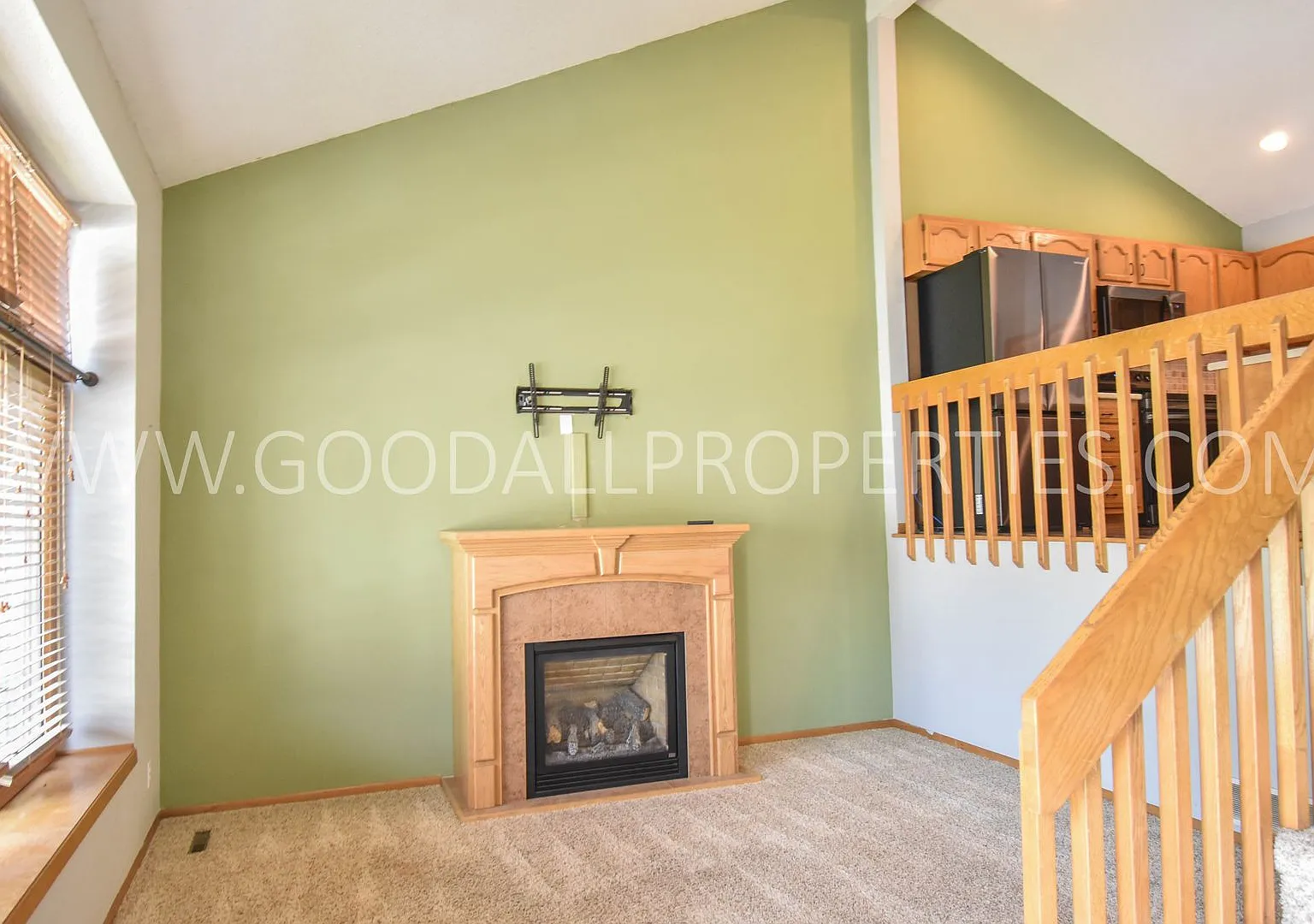 3 Bedroom 4 level split walkout 2.5 Bath In Pleasant View with fenced in yard — Photo 2