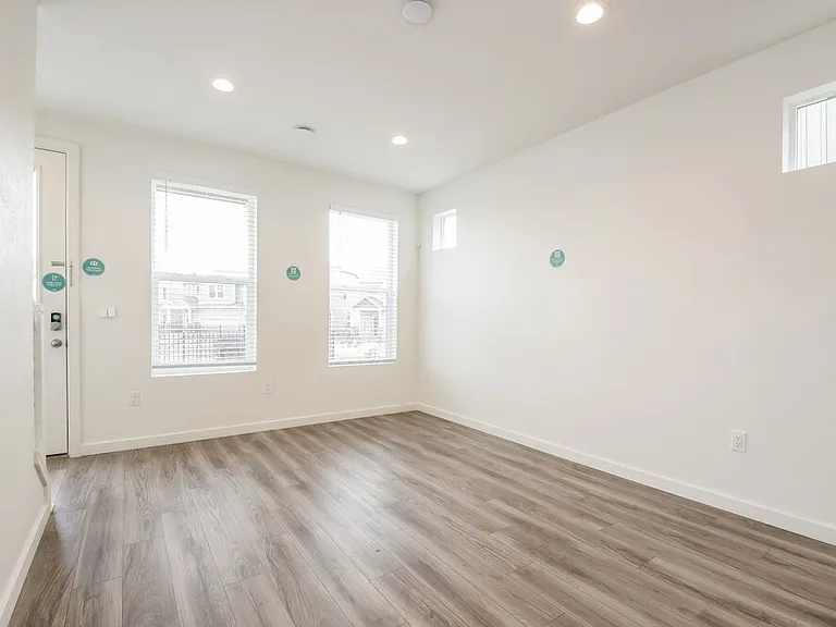 18608 E 47th Pl — Photo 6