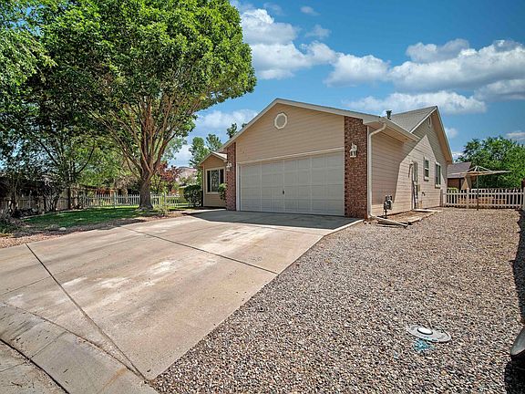 3rd image of 541 1/2 N Mountain Oak Ct