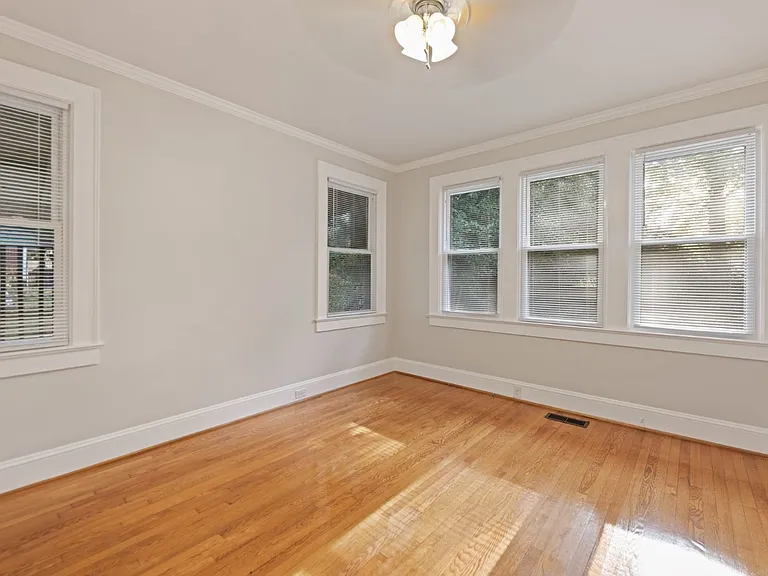 1015 S Hawthorne Rd — Photo 13