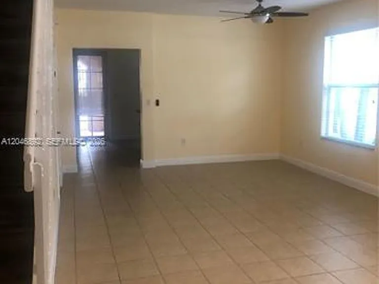1129 SW 147th Ter #Townhouse 1129 — Photo 6