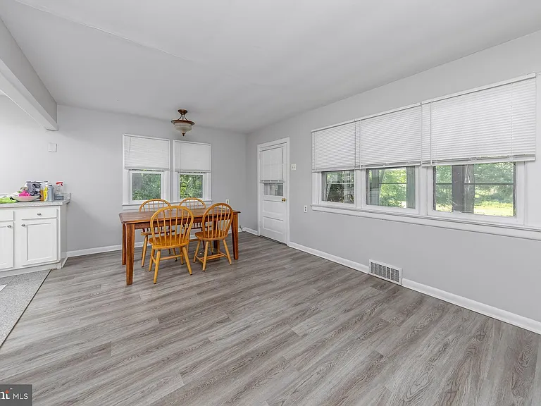 1100 Woodlawn Ave — Photo 5