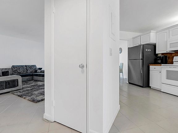 4th image of 5749 Camino Del Sol #404