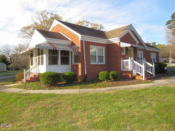 2nd image of 300 Forest Rd