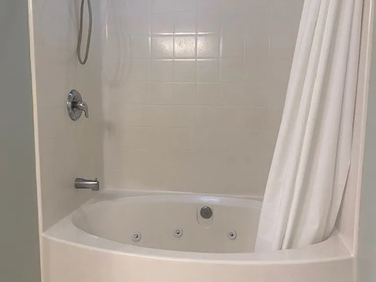 305 Towbridge Ln — Photo 20