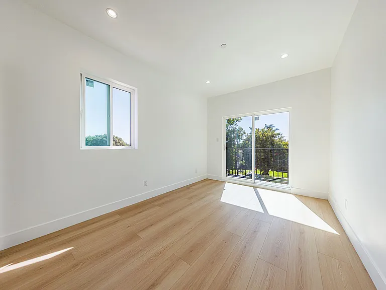 1330 S. Longwood Ave. — Photo 98