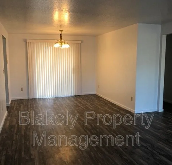 3047 N Linda Vista Ln — Photo 3