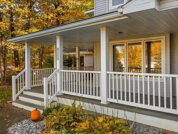 3rd image of 4559 Summit View Dr