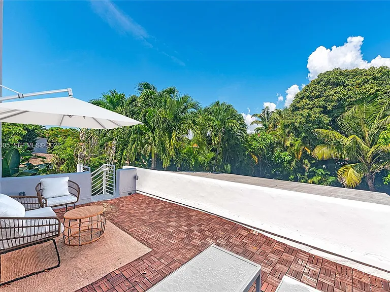 5236 Pine Tree Dr — Photo 44