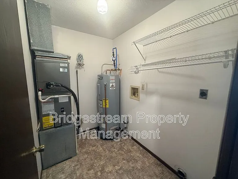 68 Candlewood Ct — Photo 10