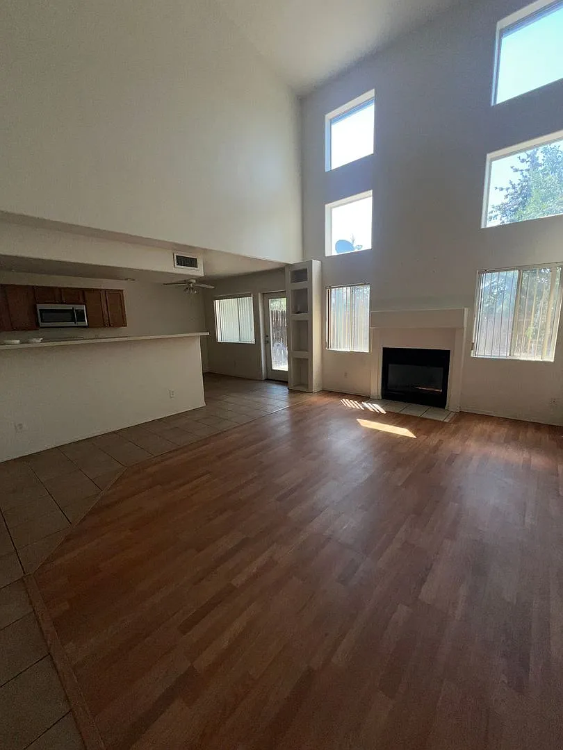 Available Ocotober: 3 Bedroom Townhome Westside Flagstaff - $2,300 per month — Photo 2