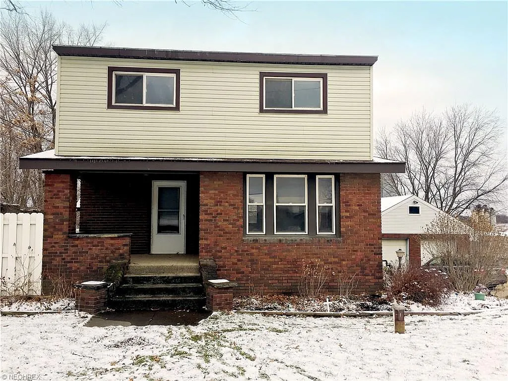 2835 Columbus Rd NE photo 1