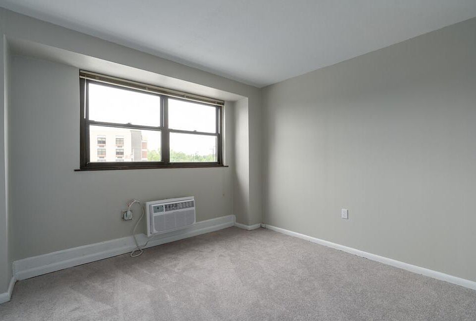 Courtside Square Apartments and Suites 570 W Dekalb Pike King Of