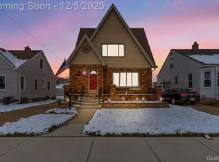 8121 Edward Ave, Center Line, MI 48015