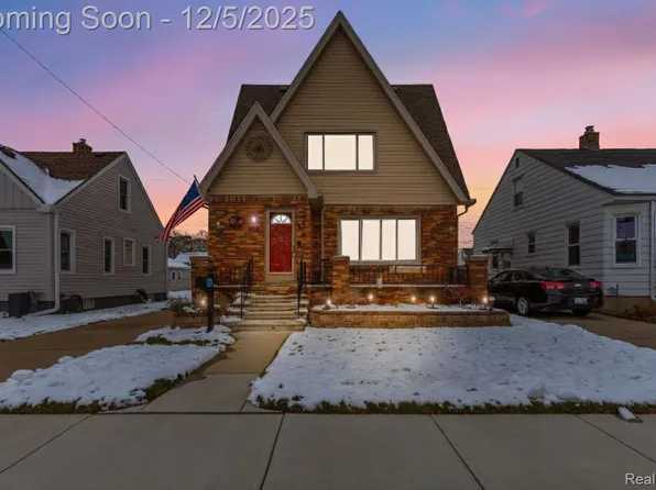 8121 Edward Ave, Center Line, MI 48015