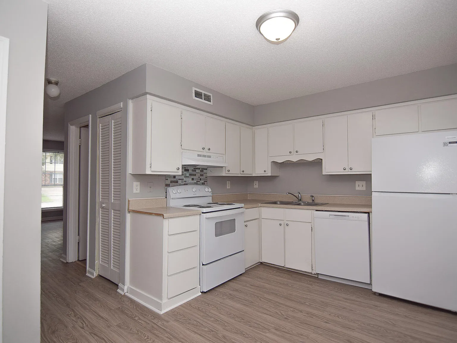 2 bed, 1.5 bath, 1007 sqft, $1,350 — Photo 4
