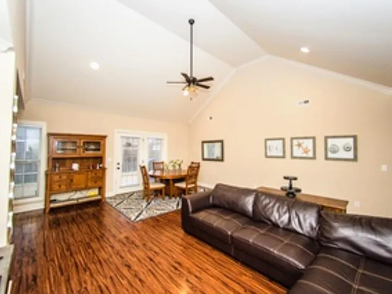 101 Windsor Dr — Photo 4