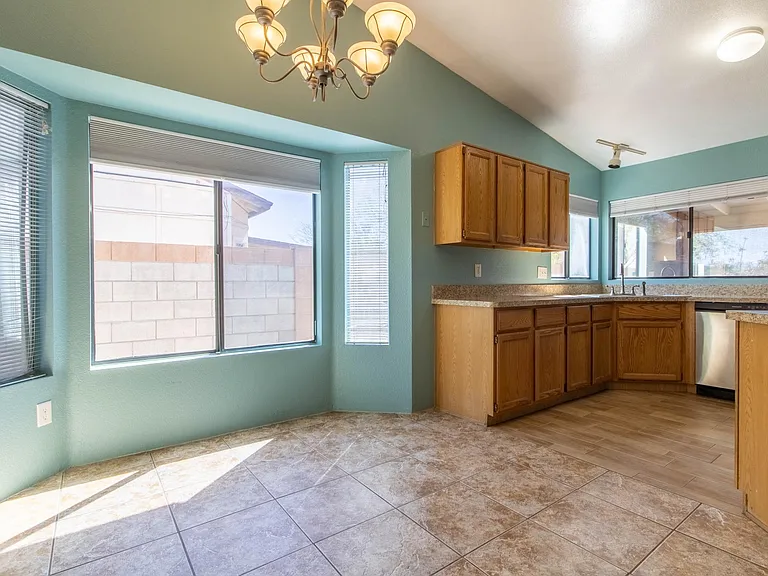 5961 N Edenbrook Ln — Photo 2