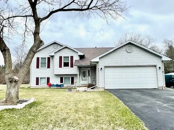 211 Picadilly Dr SE, Poplar Grove, IL 61065