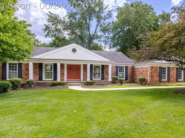 710 Basswood Dr, Rochester Hills, MI 48309