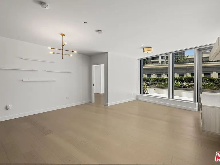 888 W East St #202 — Photo 18