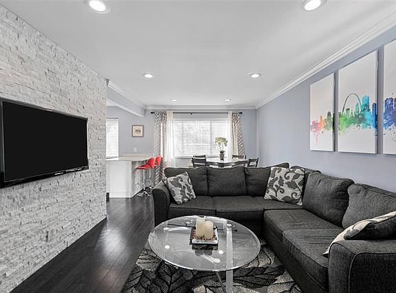 3rd image of 10018 S Bunker Hill Dr #B