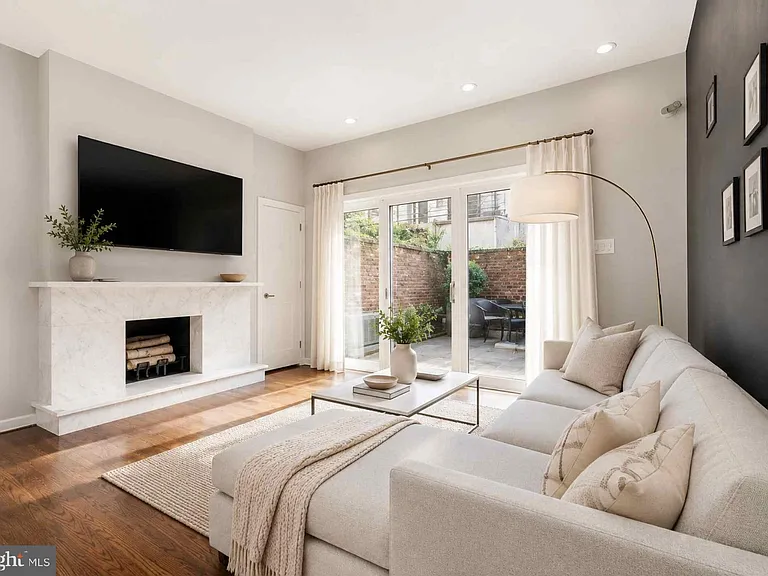 1725 Lombard St — Photo 2