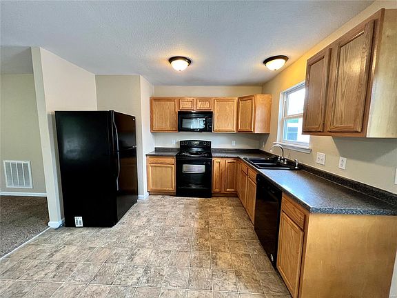 4th image of 416 N Mine La Motte Ave