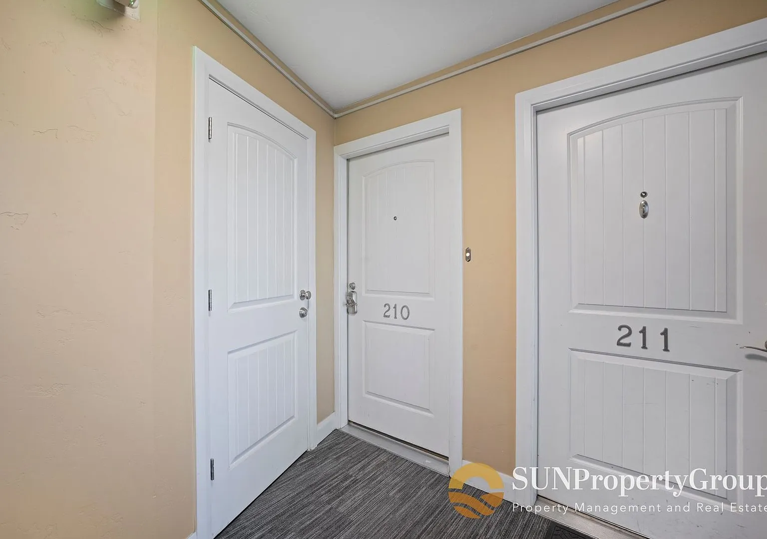 Spacious 2-Bedroom Near 9th & 9th! — Photo 2