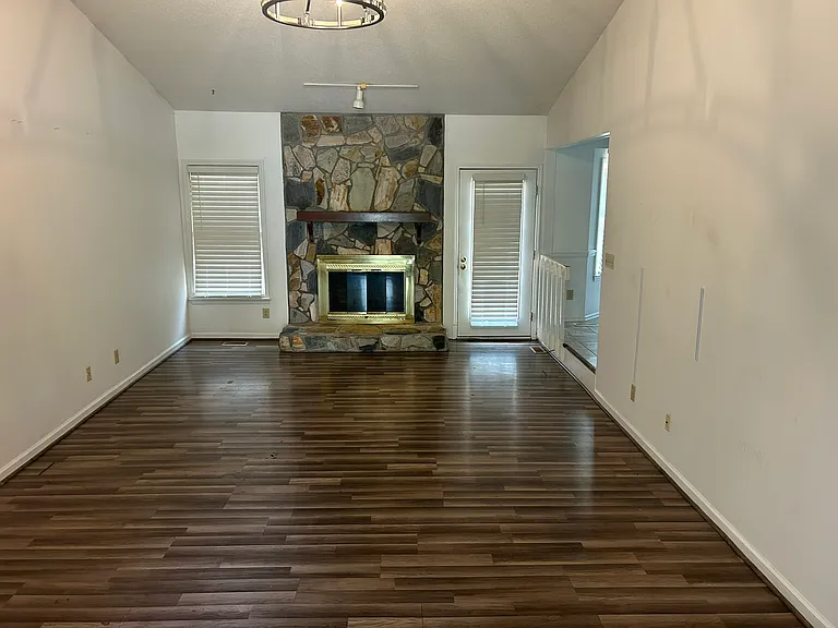 6205 Lakeway Dr — Photo 9