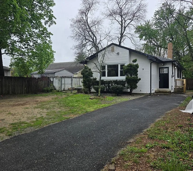 3 Freewood St