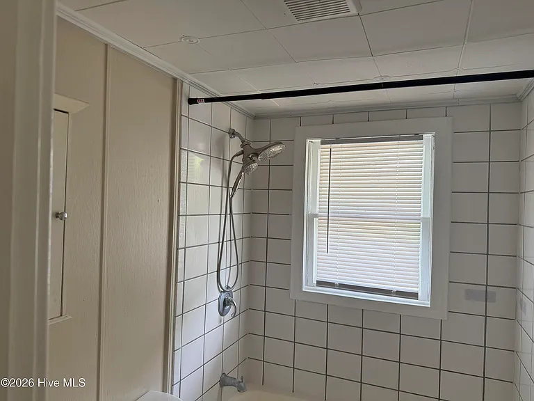 2306 Bay St — Photo 9