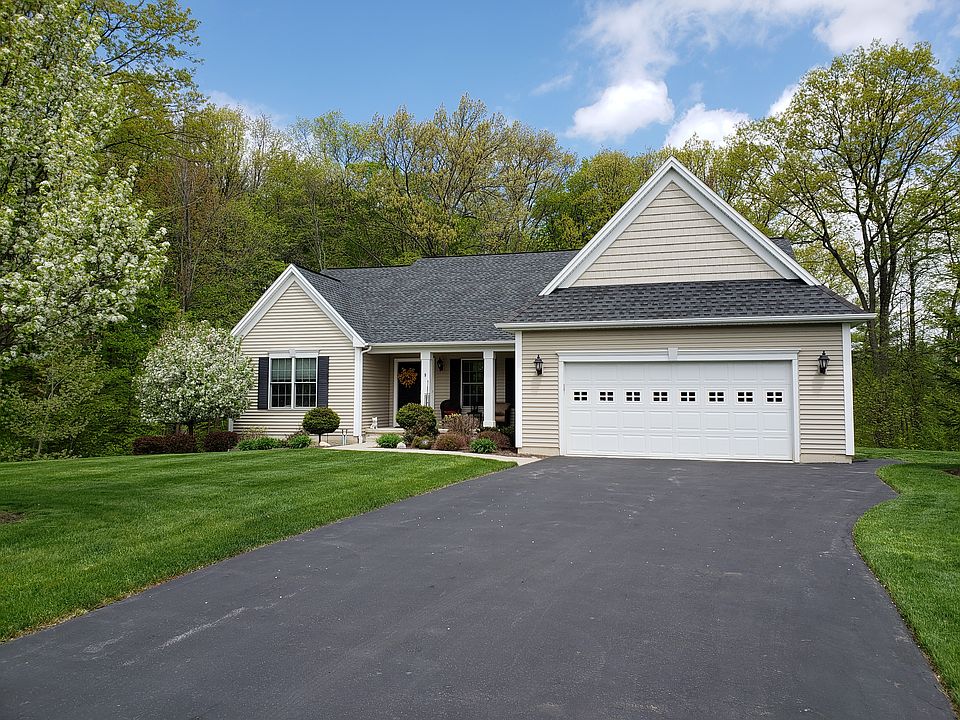 1st image of 9 Summerfield Cir