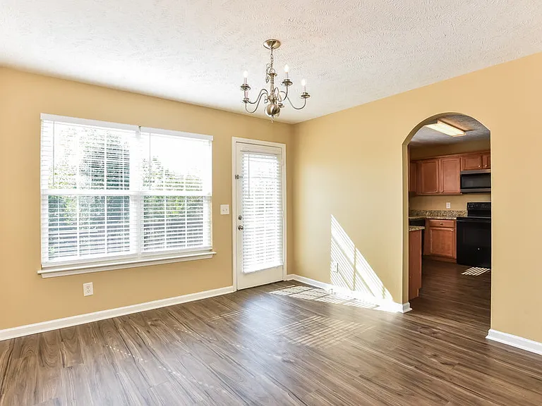 1108 Harmony Ln — Photo 7