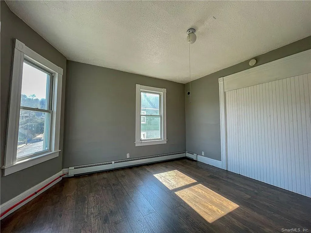 3 bed, 1100 sqft, $1,375 — Photo 3