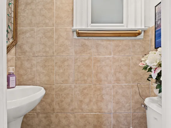 234 East 54th Street image 7 of 30