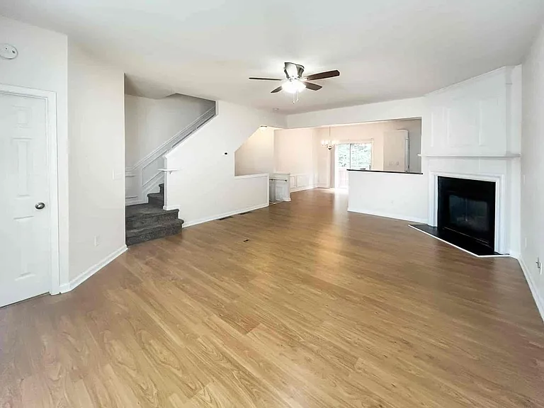 4033 Edgecomb Dr — Photo 5
