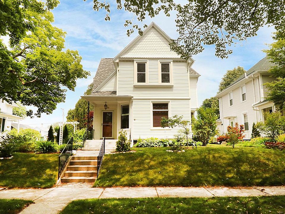 1st image of 422 St Clair AVENUE