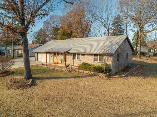902 Walnut Ave, Bull Shoals, AR 72619