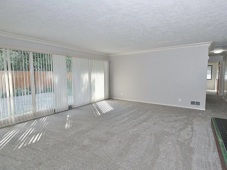 2047 N Blaine Way — Photo 4