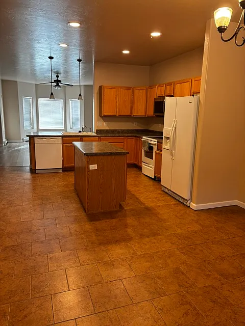 3 bed, 2.5 bath, 1847 sqft, $1,750 — Photo 3