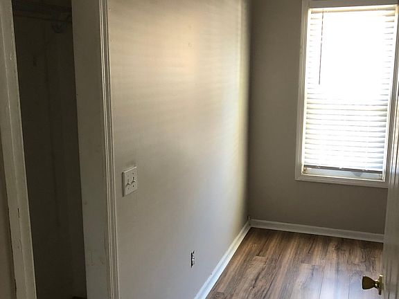 5th image of 57 W Hazeltine Ave