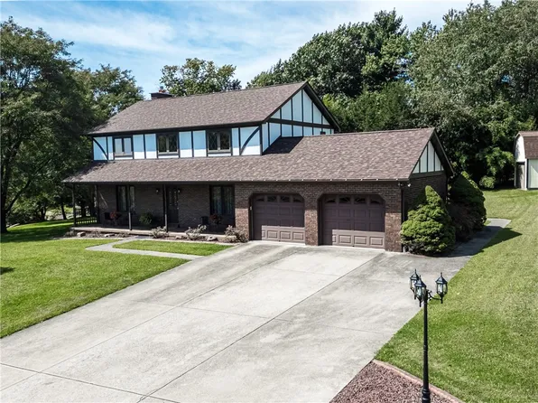 196 White Oak Dr, Lower Burrell, PA 15068