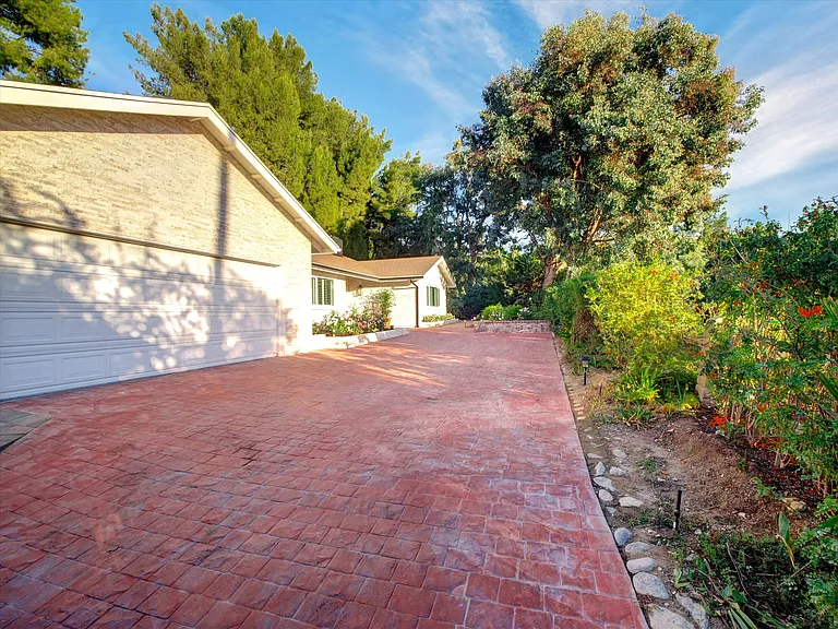 4732 Del Moreno Dr — Photo 61