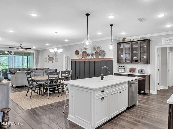 3rd image of 616 CHANDLER Drive